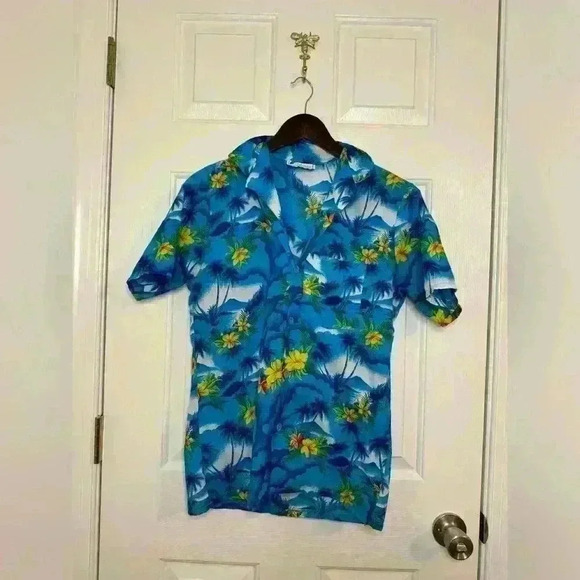 HAWAIIAN, tropical button up, tourist, no tagged size- mens mens small? - Picture 1 of 4